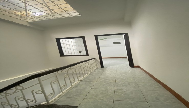 TÔI CẦN CHO THUÊ CẢ TÒA BIỆT THỰ TÂY NAM BÁN ĐẢO LINH ĐÀM, 4 TẦNG, 180M2, 7 PHÒNG, 7 WC, GIÁ 35TR